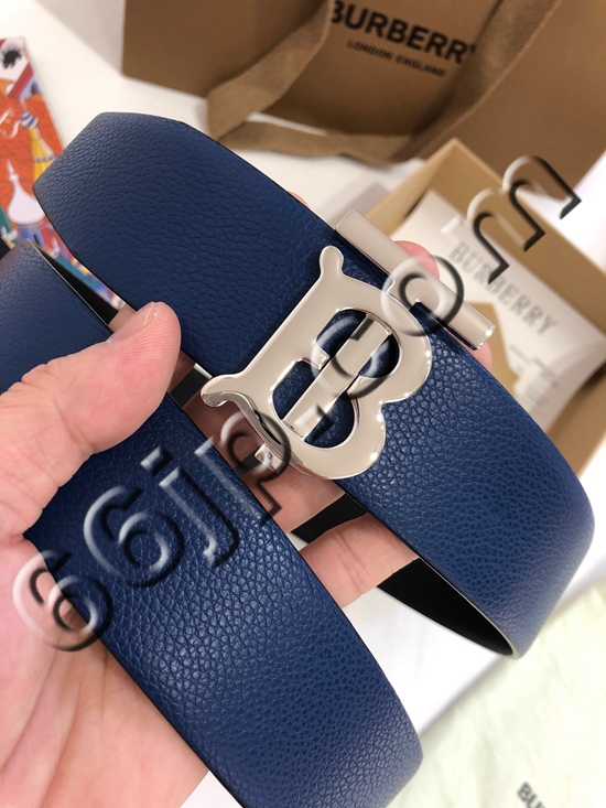 バーバリーベルト背面デザイン